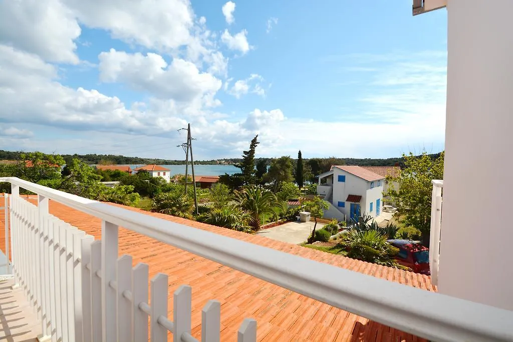 Apartments Katarina Veli Rat 0*,