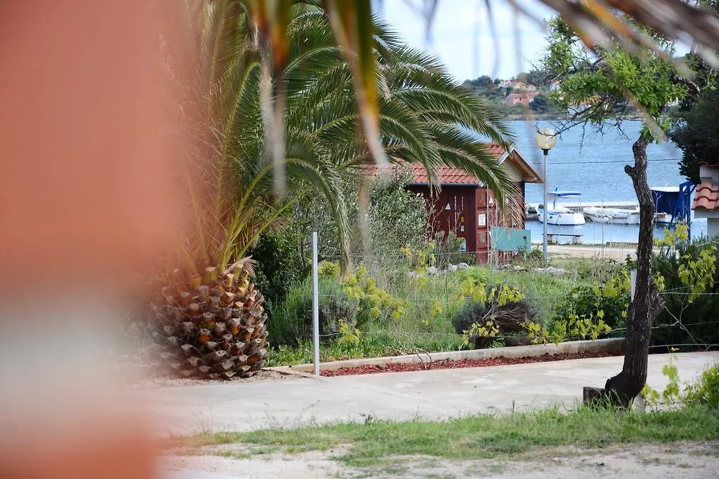 Apartments Katarina Veli Rat