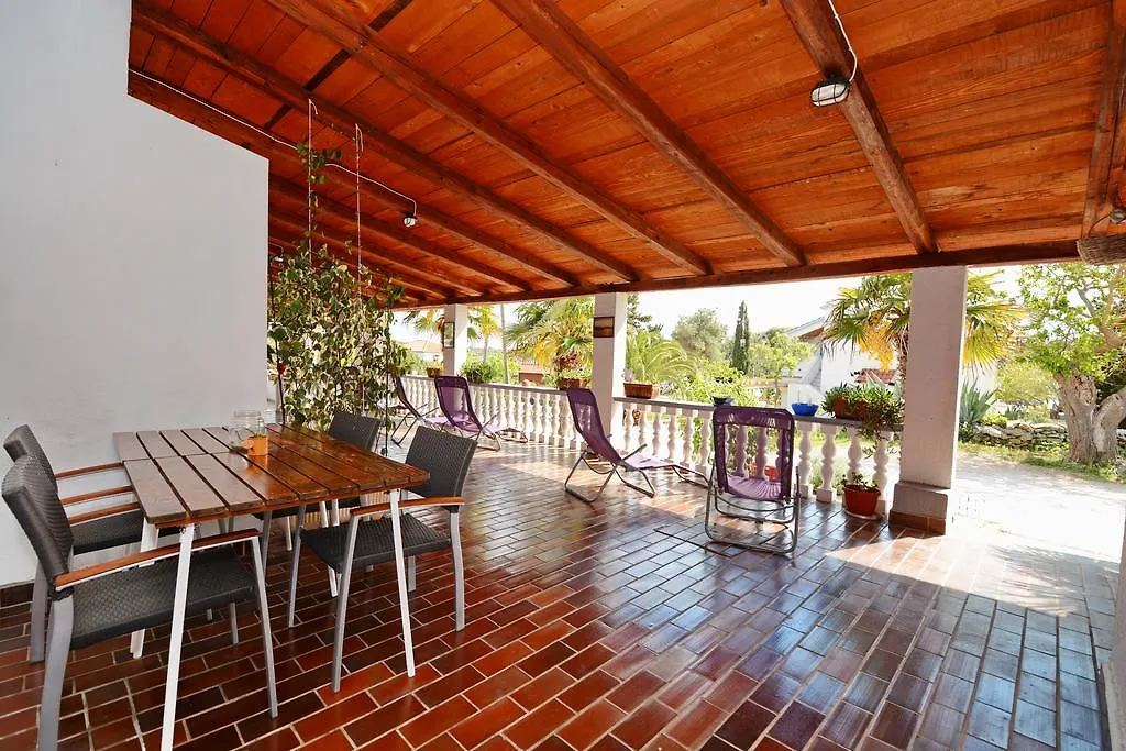 Apartments Katarina Veli Rat