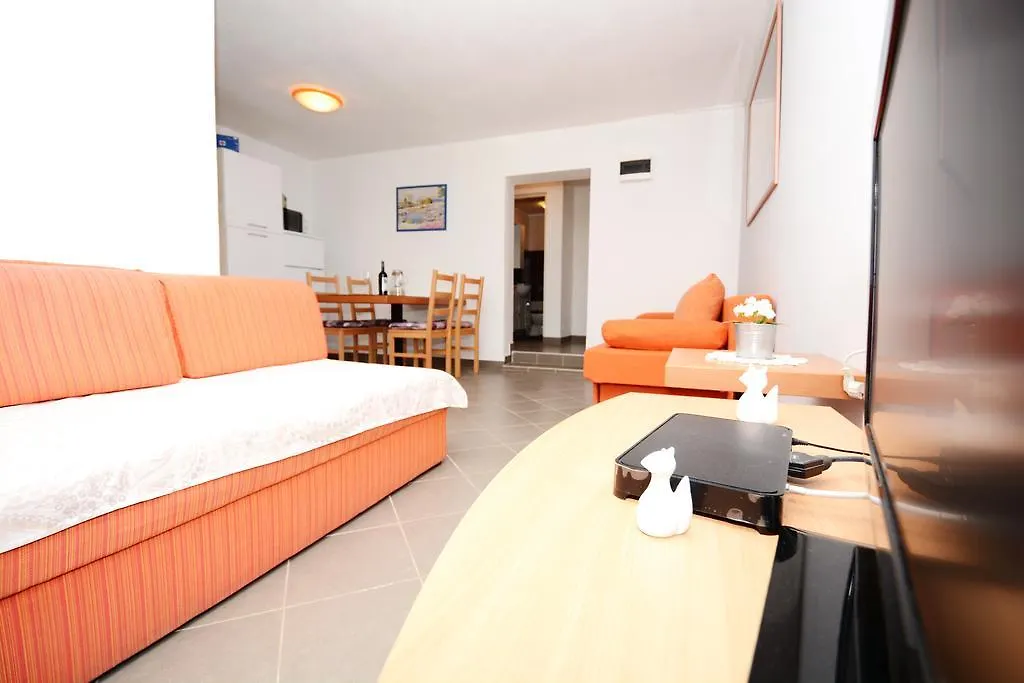 Apartments Katarina Veli Rat