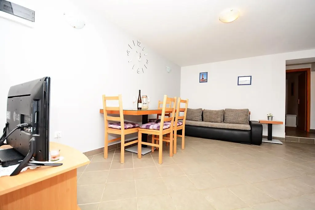 Apartments Katarina Veli Rat 0*,