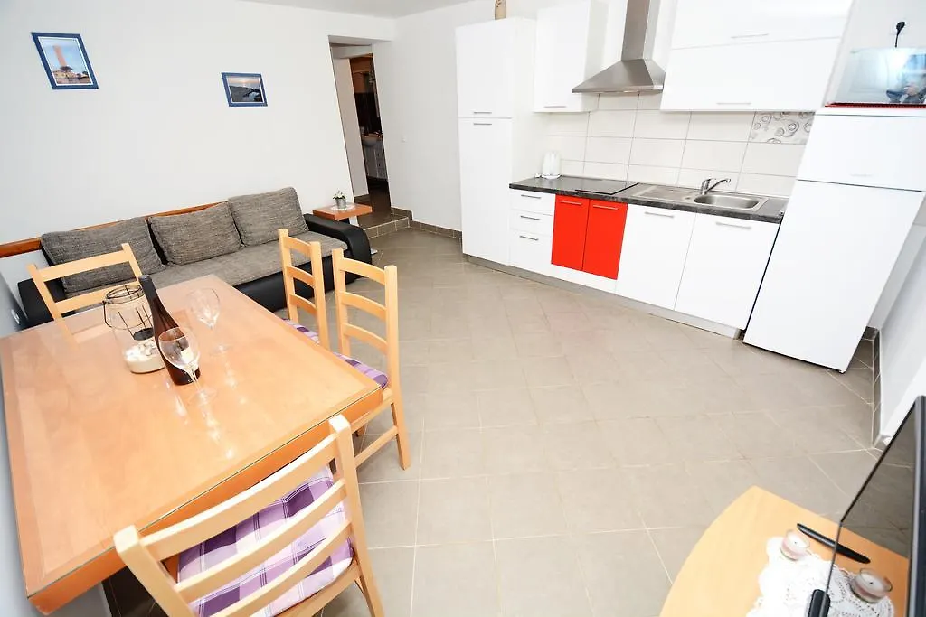Apartments Katarina Veli Rat