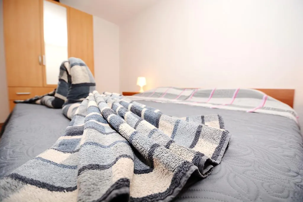 Apartments Katarina Veli Rat