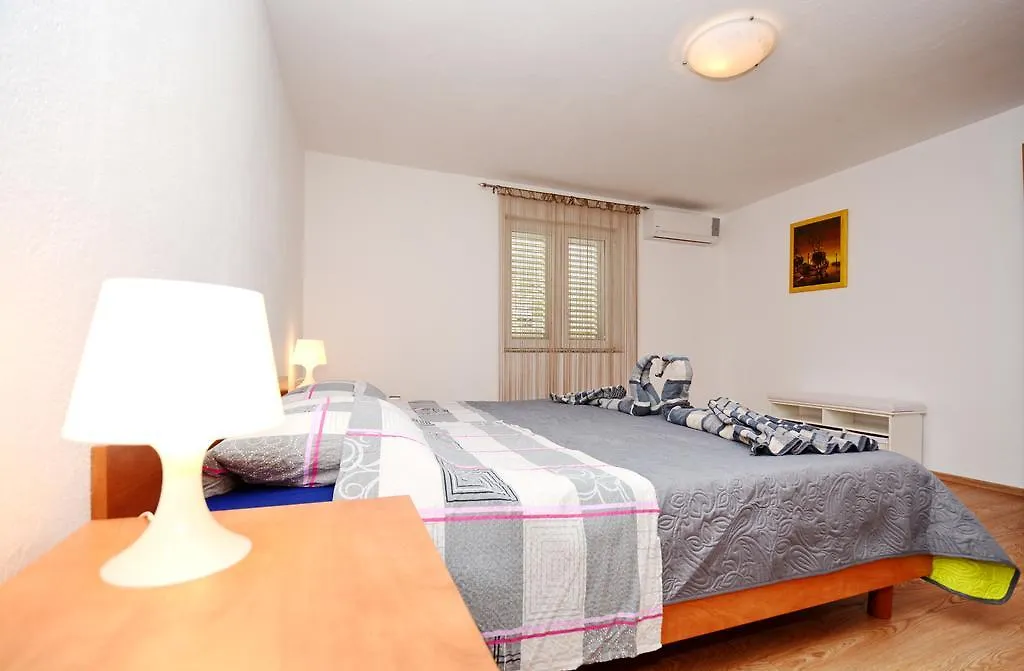 Apartments Katarina Veli Rat