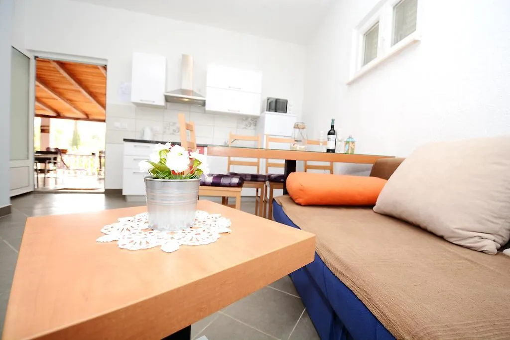 Apartments Katarina Veli Rat