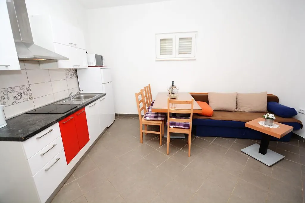 Apartments Katarina Veli Rat