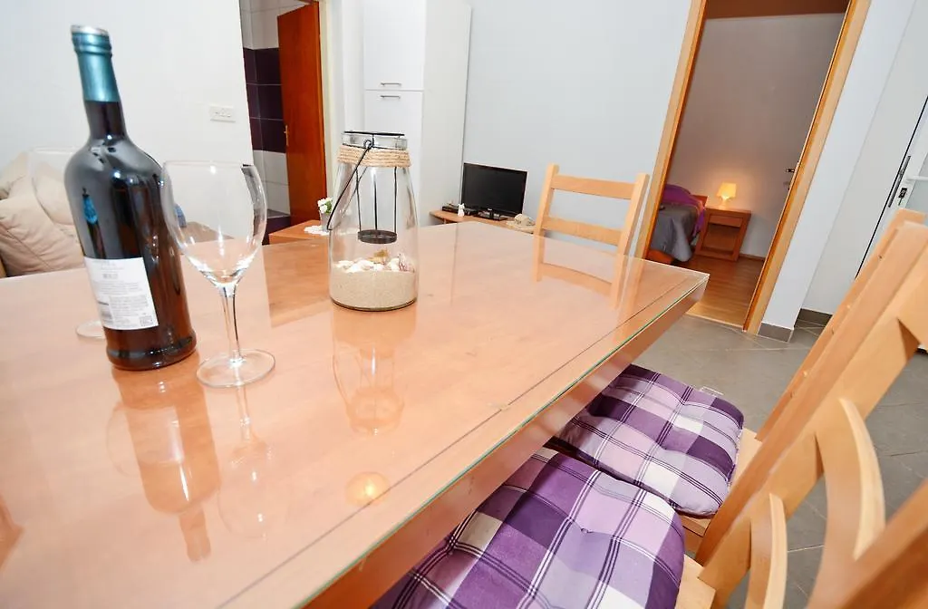 Apartments Katarina Veli Rat