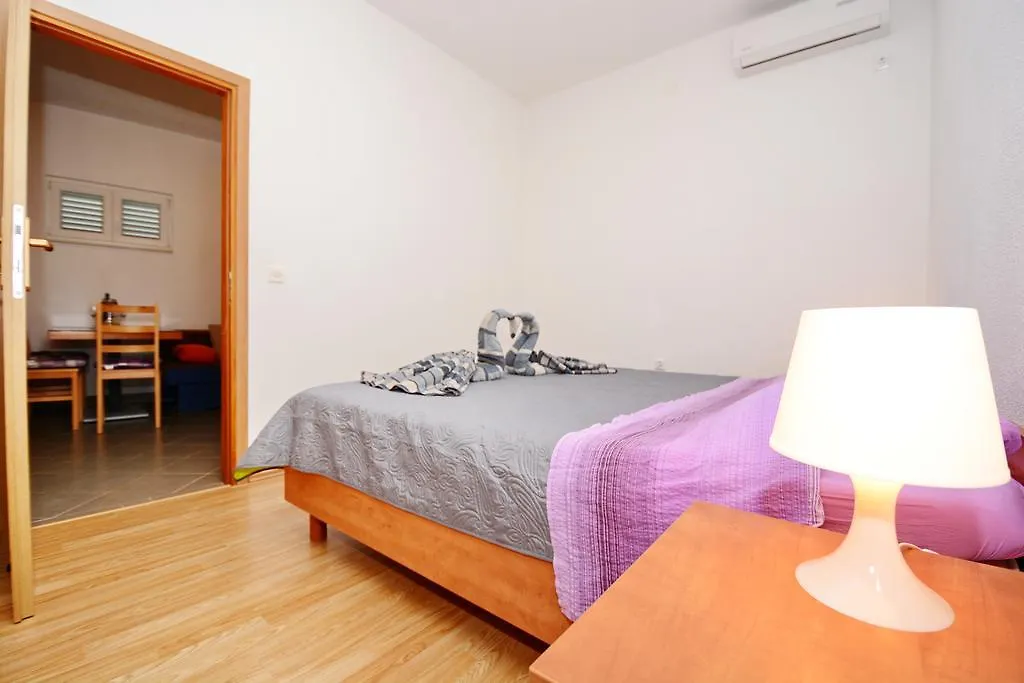 Apartments Katarina Veli Rat