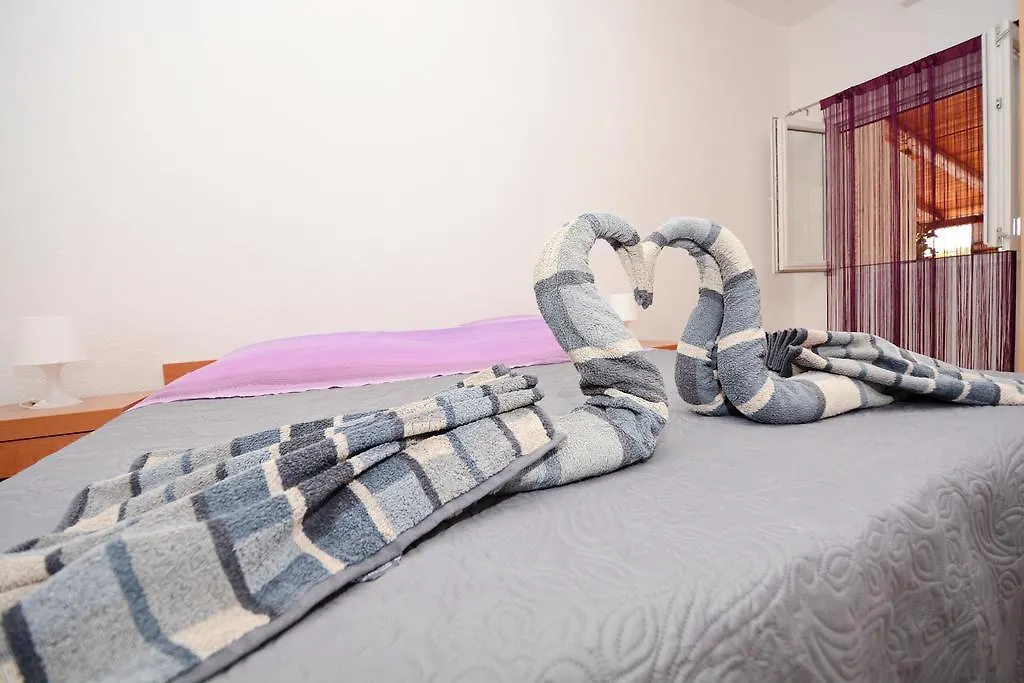 Apartments Katarina Veli Rat 0*,
