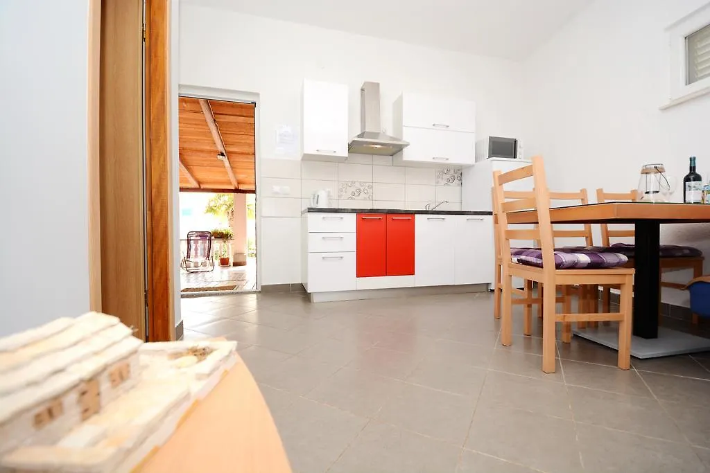 Apartments Katarina Veli Rat