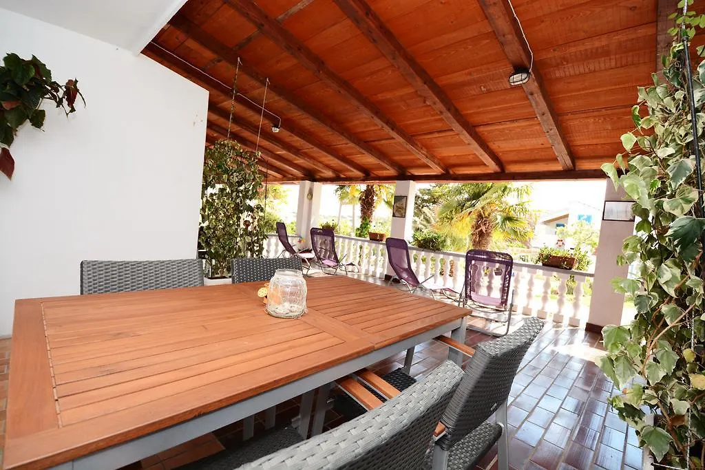 Apartments Katarina Veli Rat